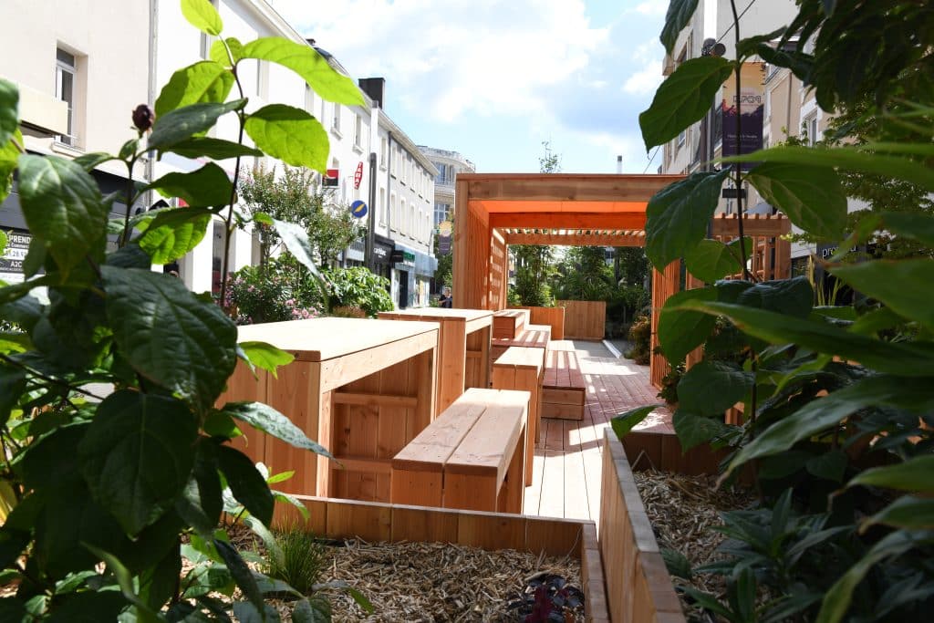 Modules végétalisé et ombragé avec pergolas esprit guinguette à La Roche Sur Yon
