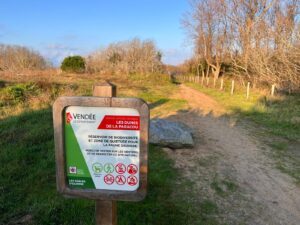 Panneau à la mare des Agaures (85)